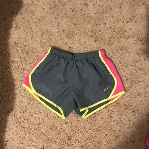 NIKE SHORTS